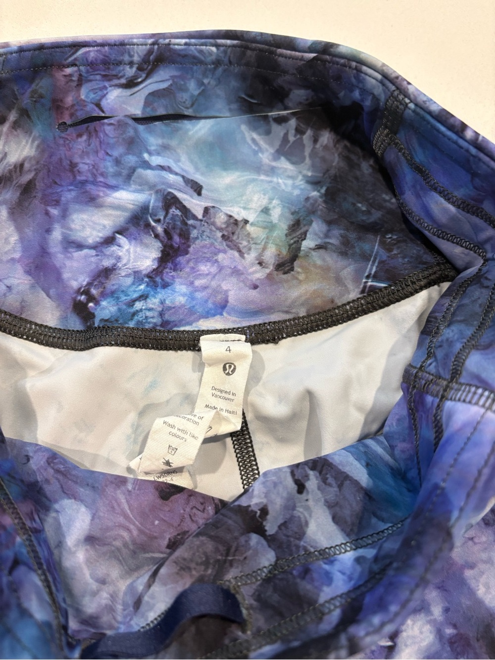 lululemon athletica Women’s Marble Print Leggings in Purple and Blue - Picture 3 of 3
